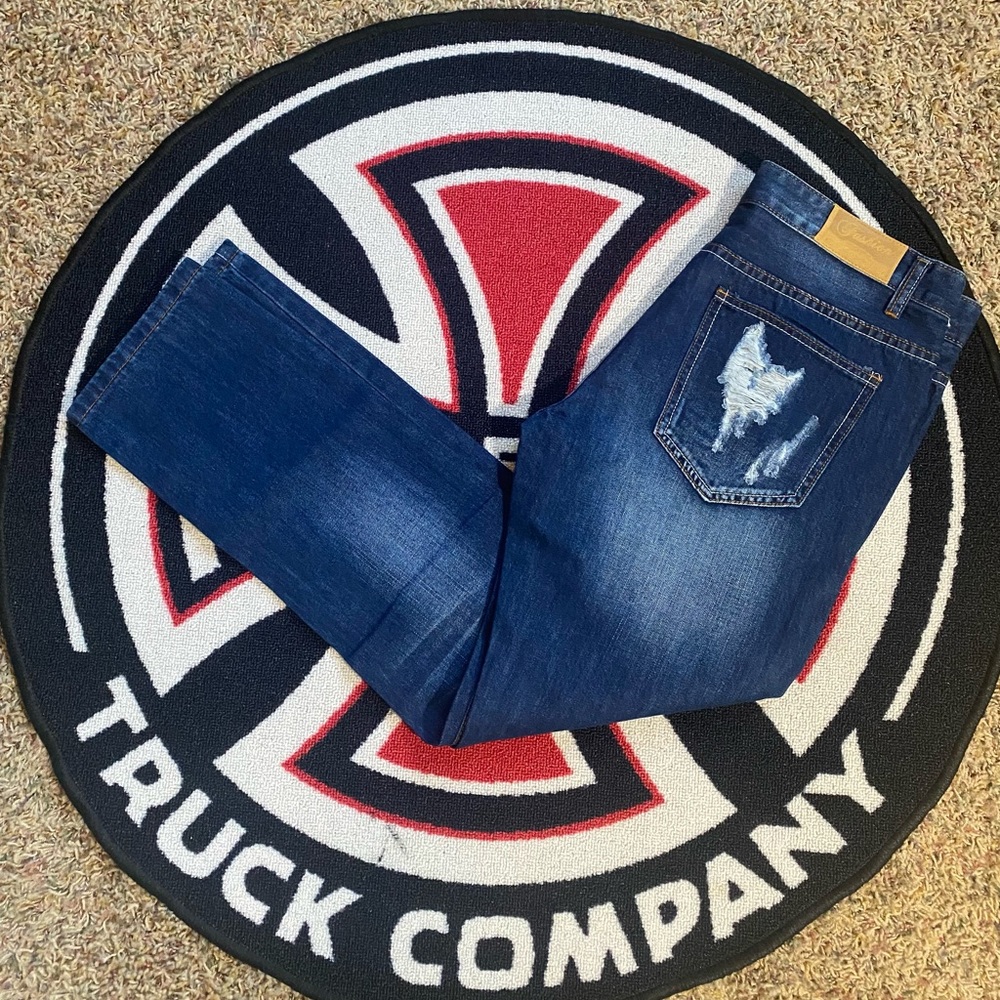Fashion Denim Distressed Skinny Jeans! Size 34x32!!!
